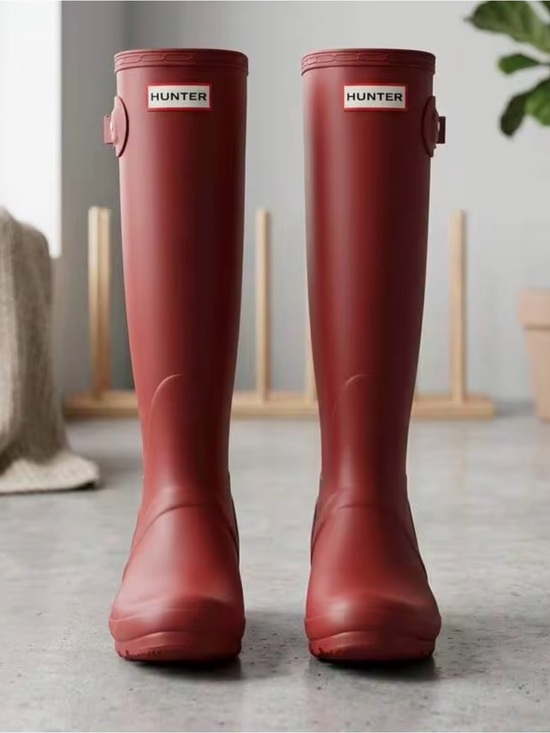 Hunter Shoes - Hunter Women's Tall Rain Boots in Burgundy Red